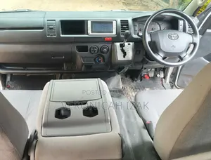 Toyota HiAce 2019 Silver