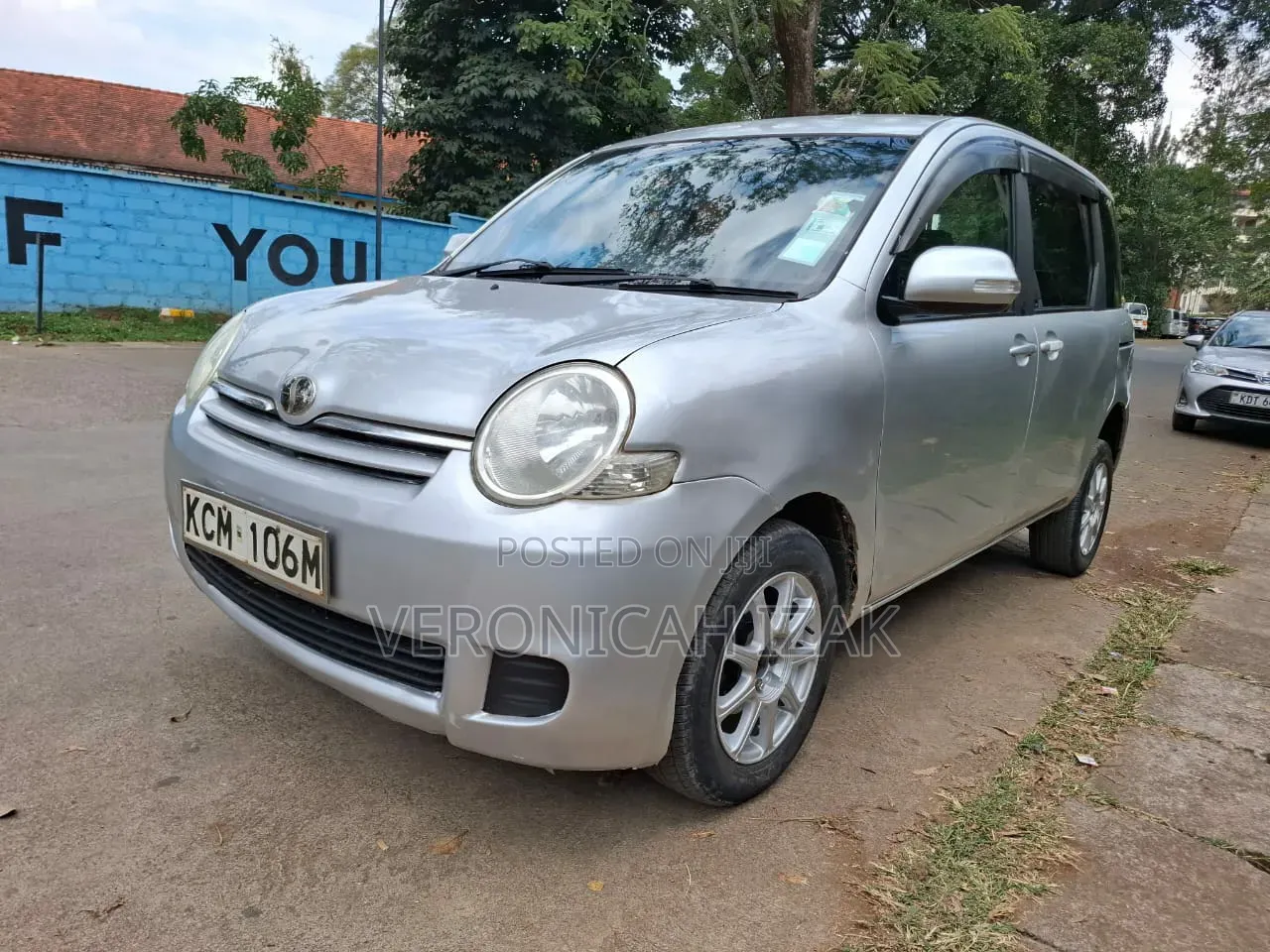 Toyota Sienta 2010 Silver