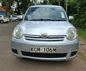 Toyota Sienta 2010 Silver