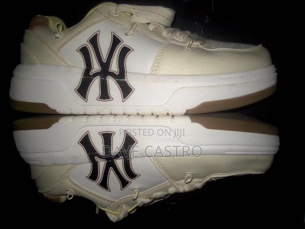 Mtumba Shoe