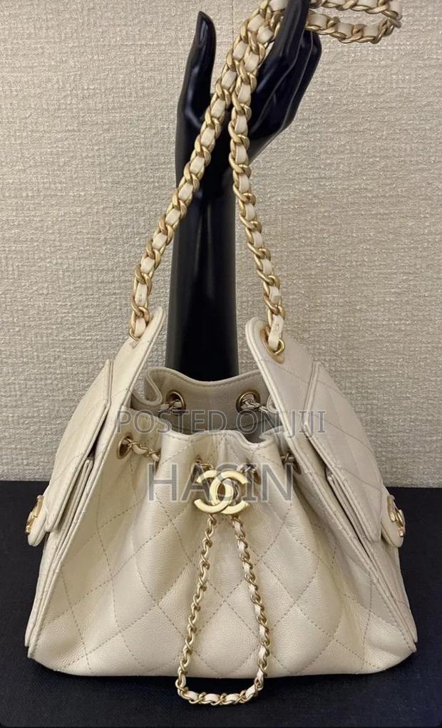 Chanel 25 Shoulder Bag- Stylish and Spacious - thumbnail 2
