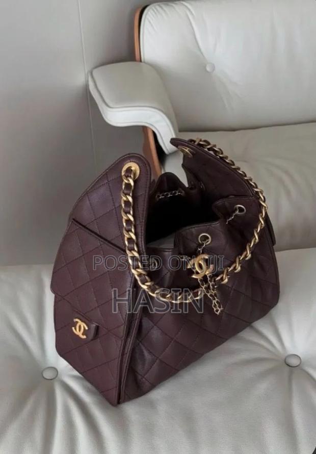 Chanel 25 Shoulder Bag- Stylish and Spacious - thumbnail 3