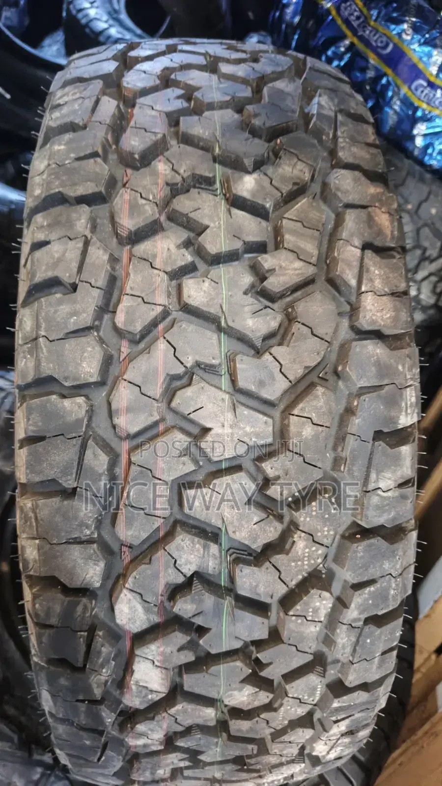 235/55r19 Comforser a/T Cf 1100
