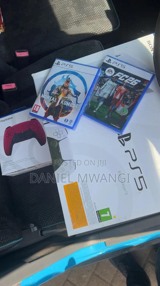 Playstation 5 Console 2 Pads 4 Games