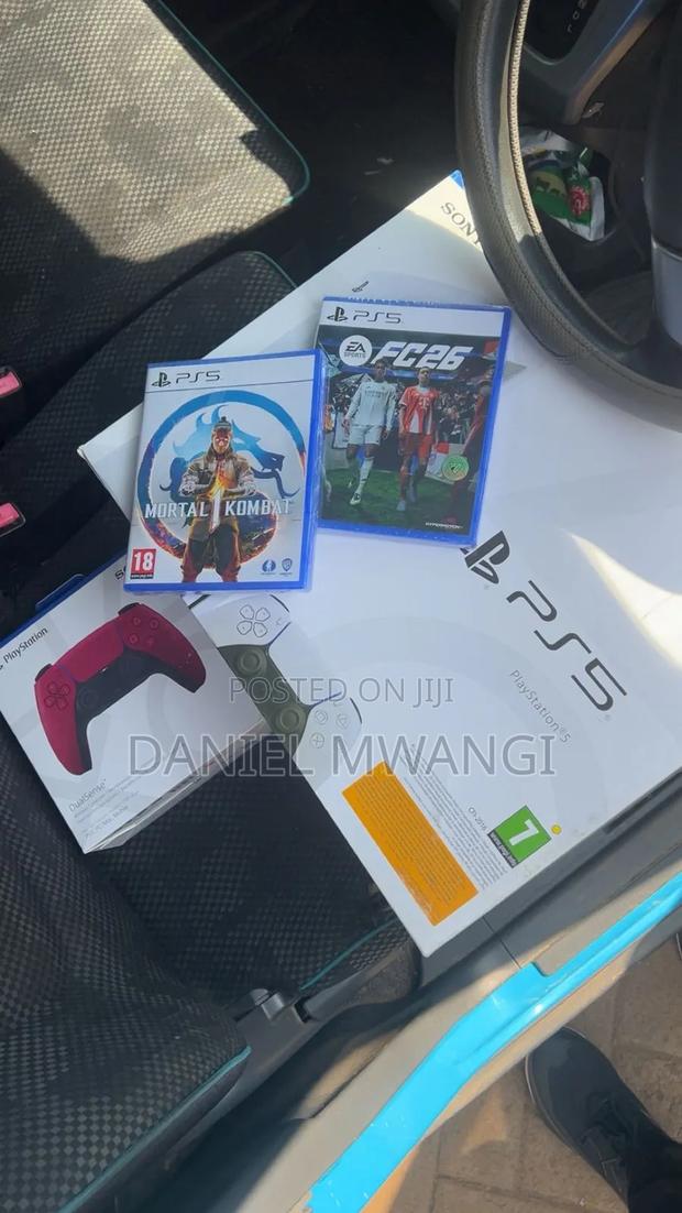 Playstation 5 Console 2 Pads 4 Games - thumbnail 2