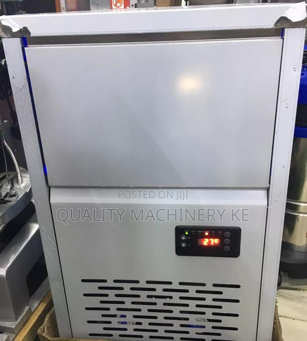 Modern 35kgs Capacity Ice Cube Maker Machine