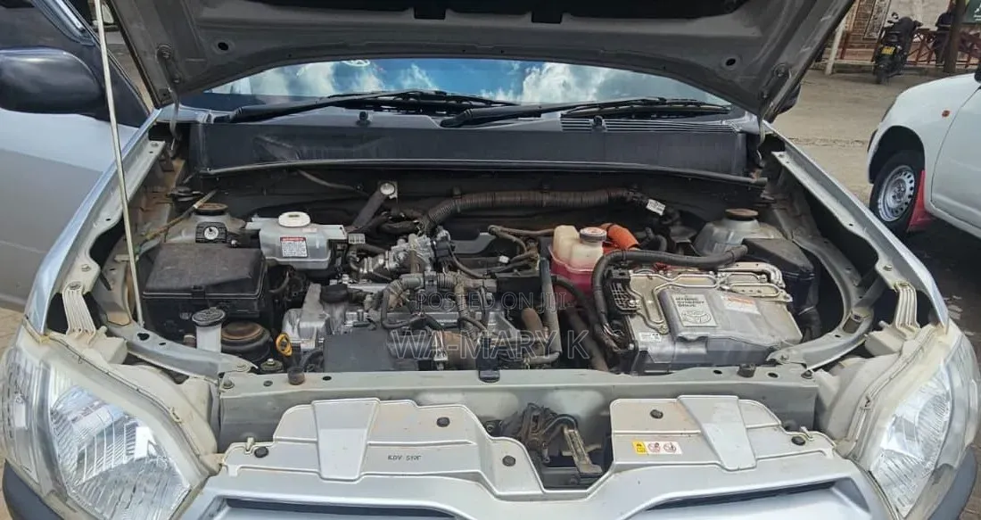 Toyota HiAce 2018 Silver