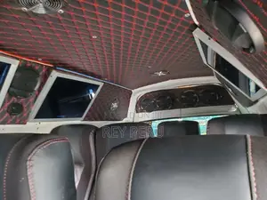 Toyota HiAce 2004 Yellow
