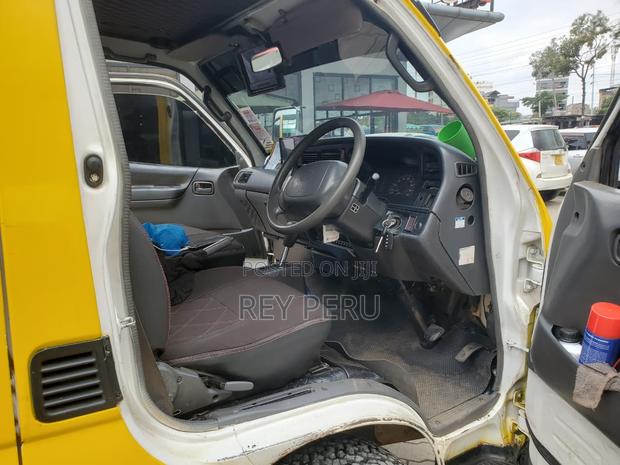 Toyota HiAce 2004 Yellow - thumbnail 5