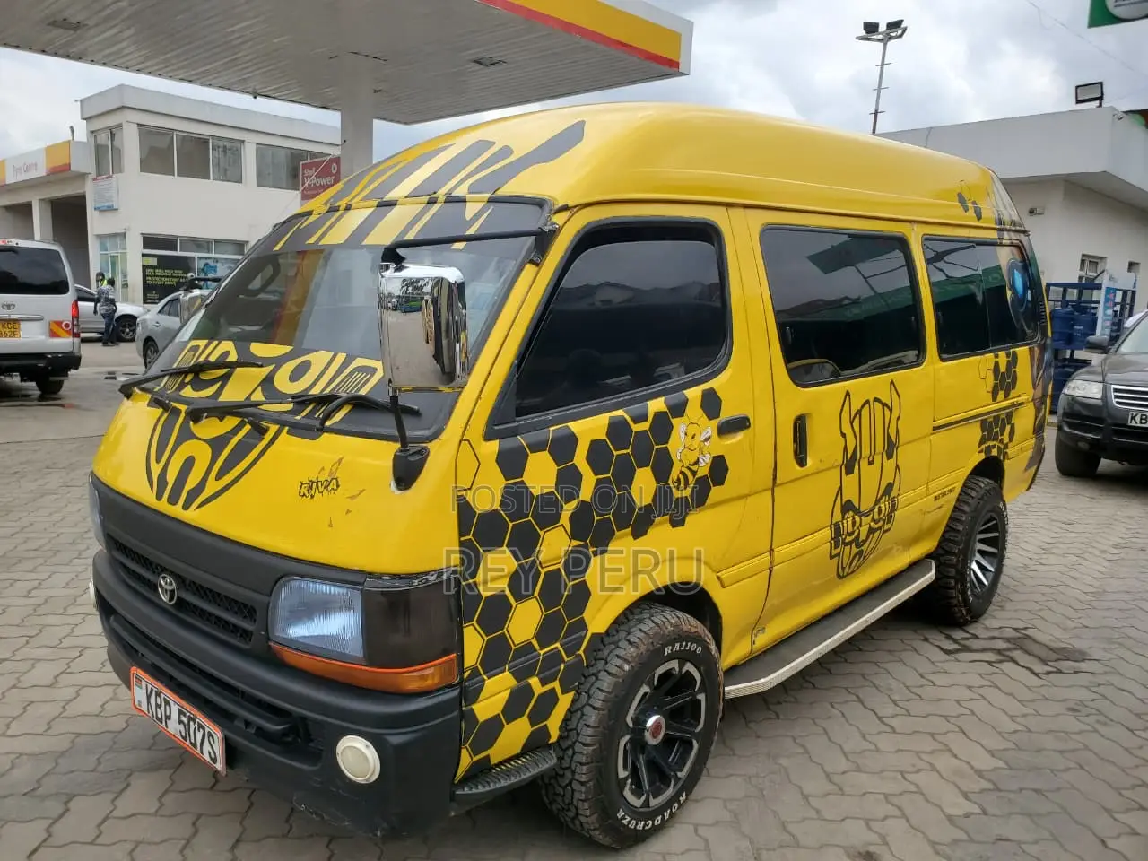 Toyota HiAce 2004 Yellow