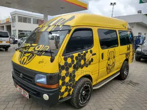 Toyota HiAce 2004 Yellow
