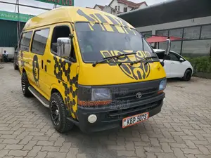 Toyota HiAce 2004 Yellow