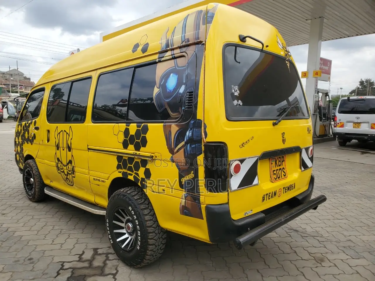 Toyota HiAce 2004 Yellow