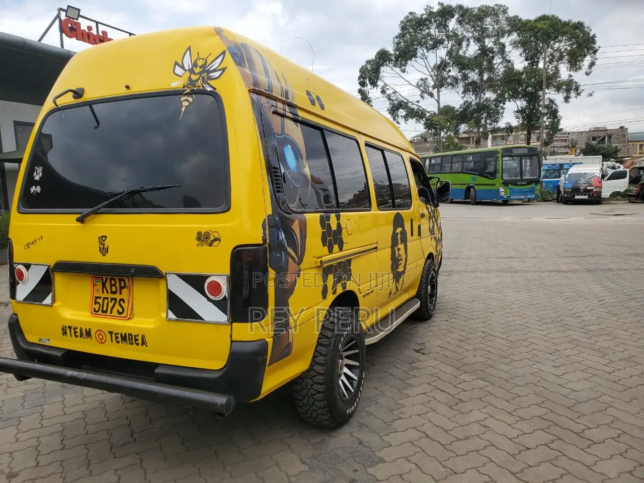 Toyota HiAce 2004 Yellow