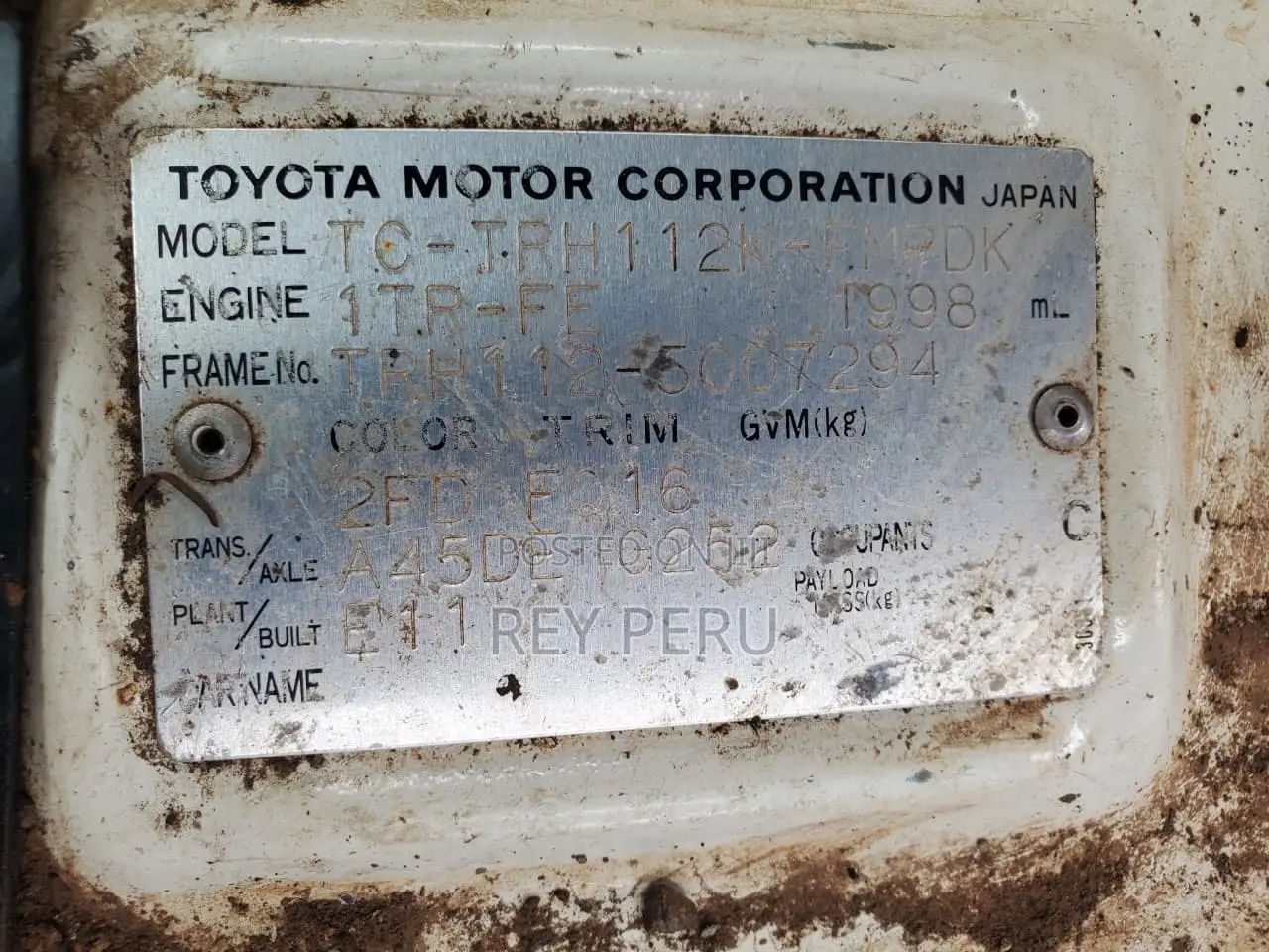 Toyota HiAce 2004 Yellow