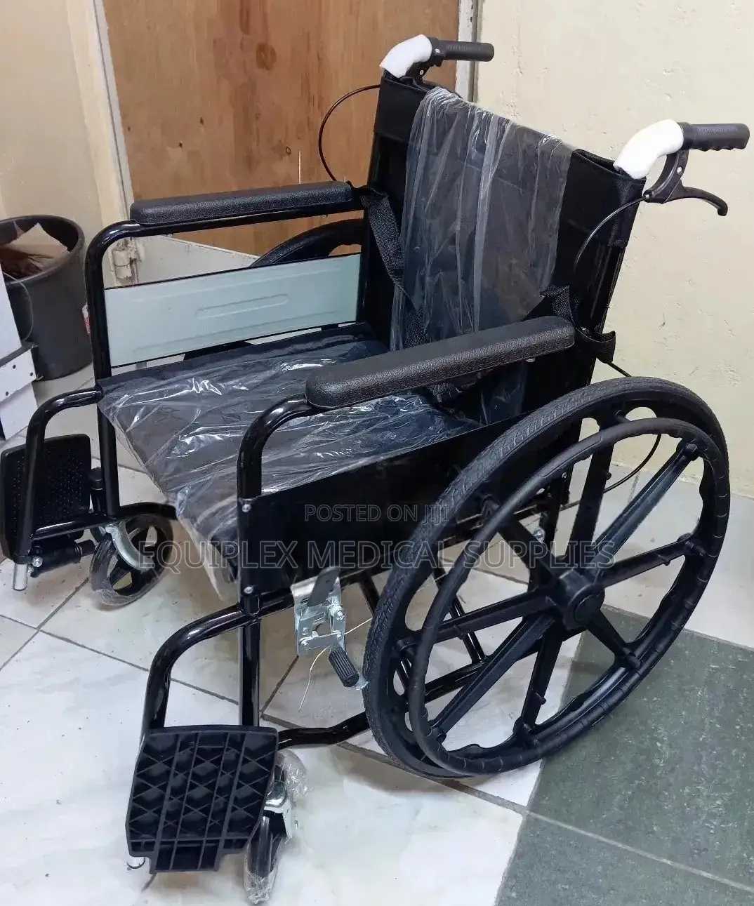 Foldable Adult Standard Wheelchair With Brakes