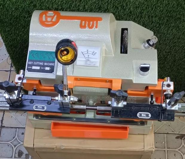 Quality Key Cutting Machine (100e)