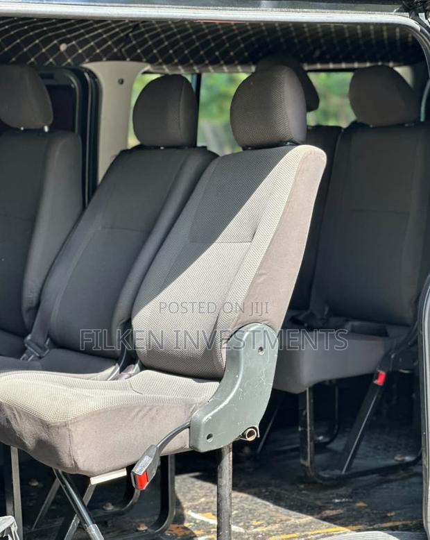 Toyota Regius 2018 Black - thumbnail 6