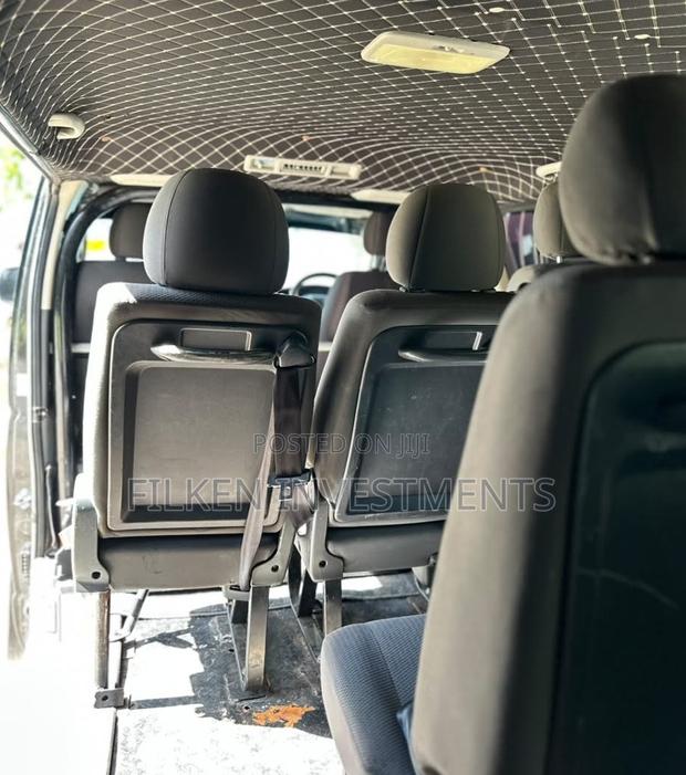Toyota Regius 2018 Black - thumbnail 10