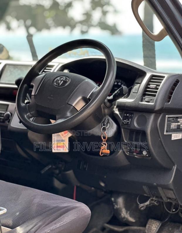 Toyota Regius 2018 Black - thumbnail 9