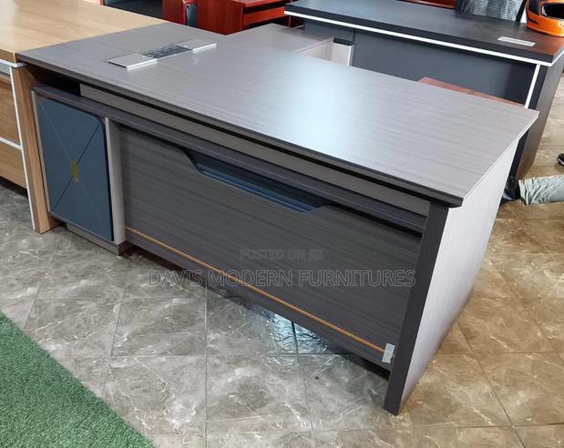 Elite Office Desk - main view