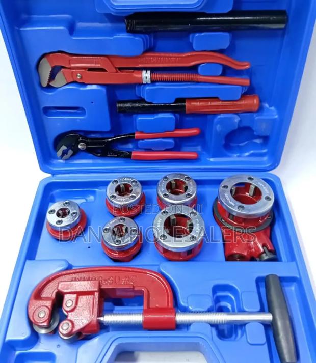 Die Stock Ratchet Set Of
1⁄41⁄23⁄83⁄4 111⁄4
S-Jaw Pipe Wrench
Pliers
