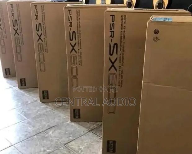 Professional Yamaha PSR Sx 600 Piano - thumbnail 2