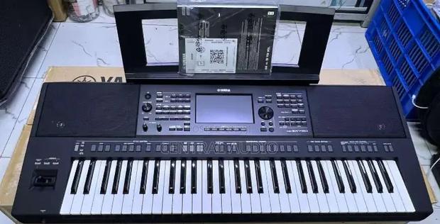 Yamaha PSR Sx 720 61keys