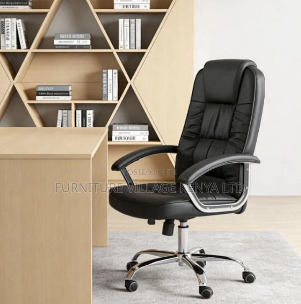 Executive Pu Leather Seat With Padded Armrest - thumbnail 2