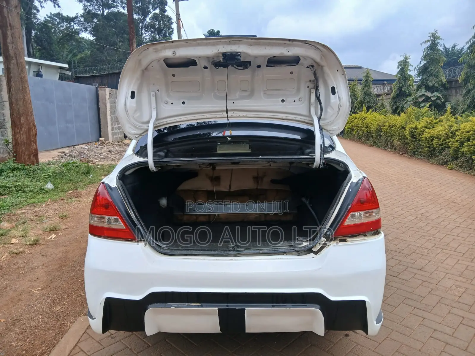 Nissan Tiida 2008 White