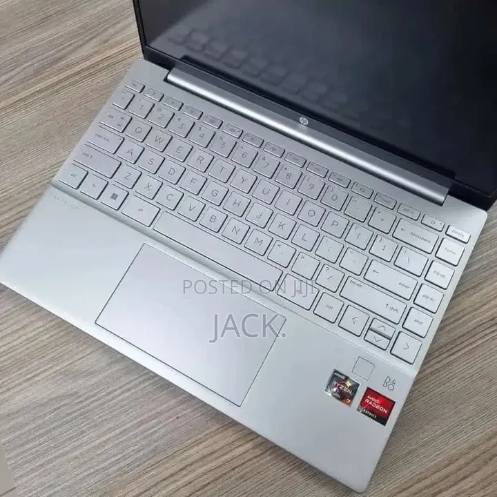 Laptop HP Pavilion 13 8GB AMD Ryzen 5 SSD 256GB