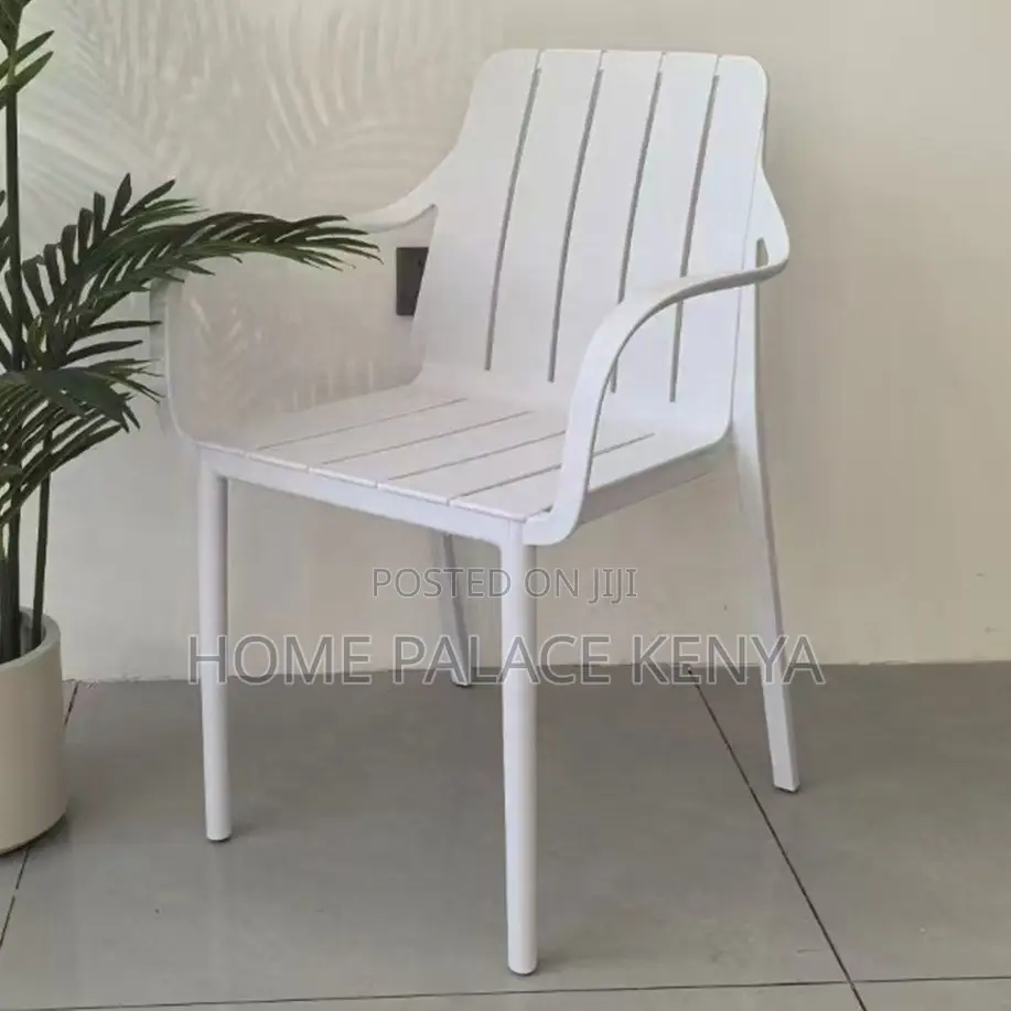 Dining Chair: Large Seat Pp Plastic Arm Chair for Home, Café Office