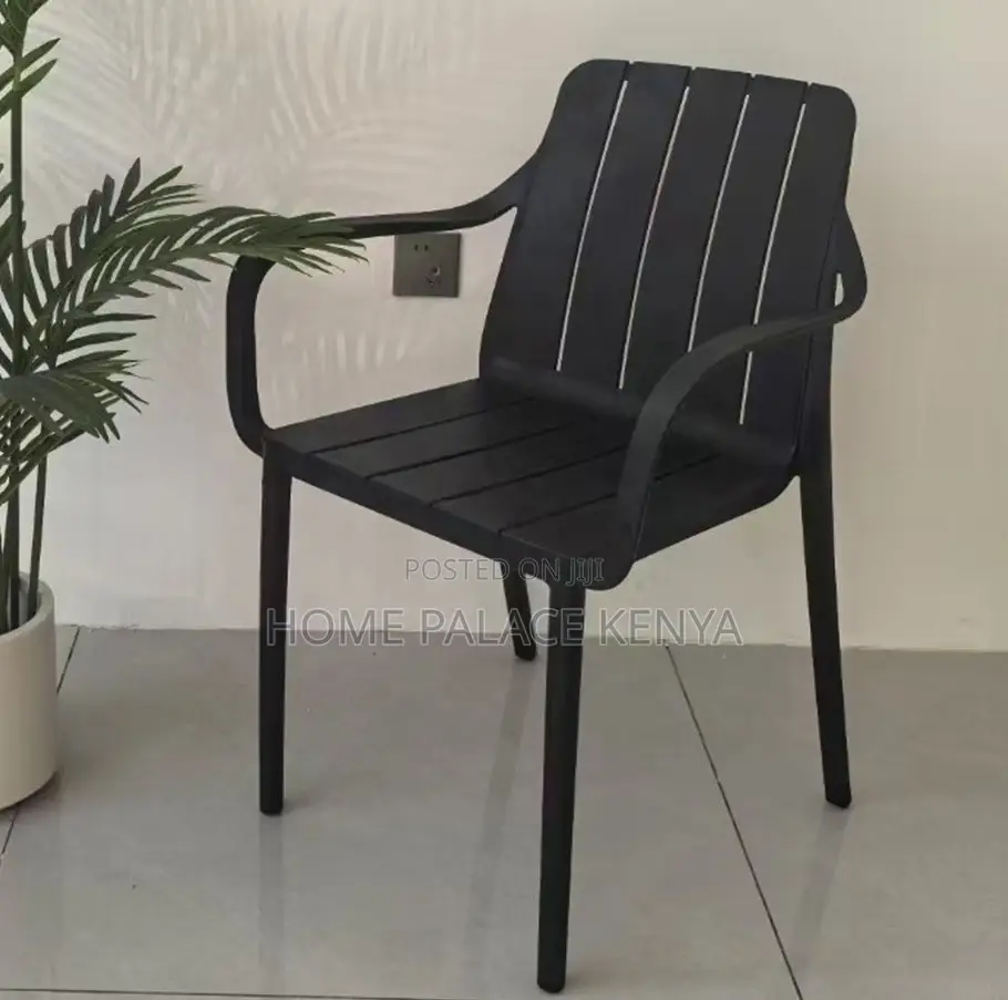 Dining Chair: Large Seat Pp Plastic Arm Chair for Home, Café Office