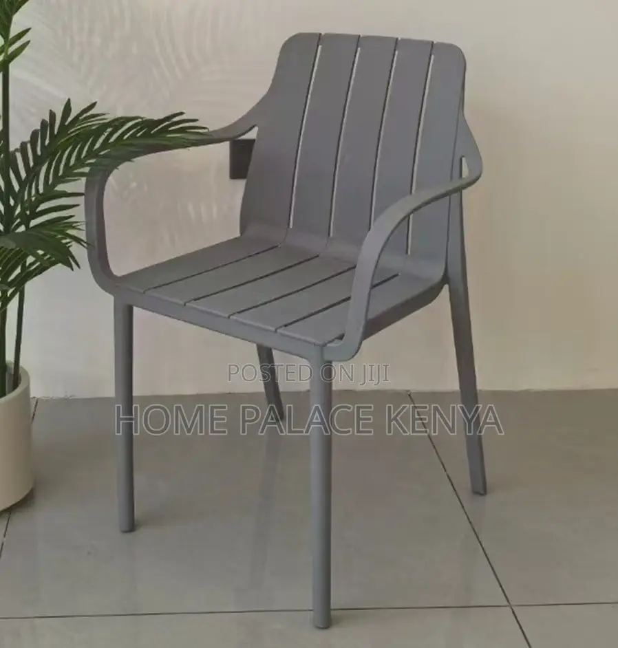 Dining Chair: Large Seat Pp Plastic Arm Chair for Home, Café Office