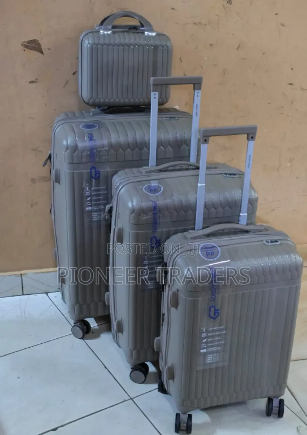 4 in 1 Luxurious Unbreakable Suitcase