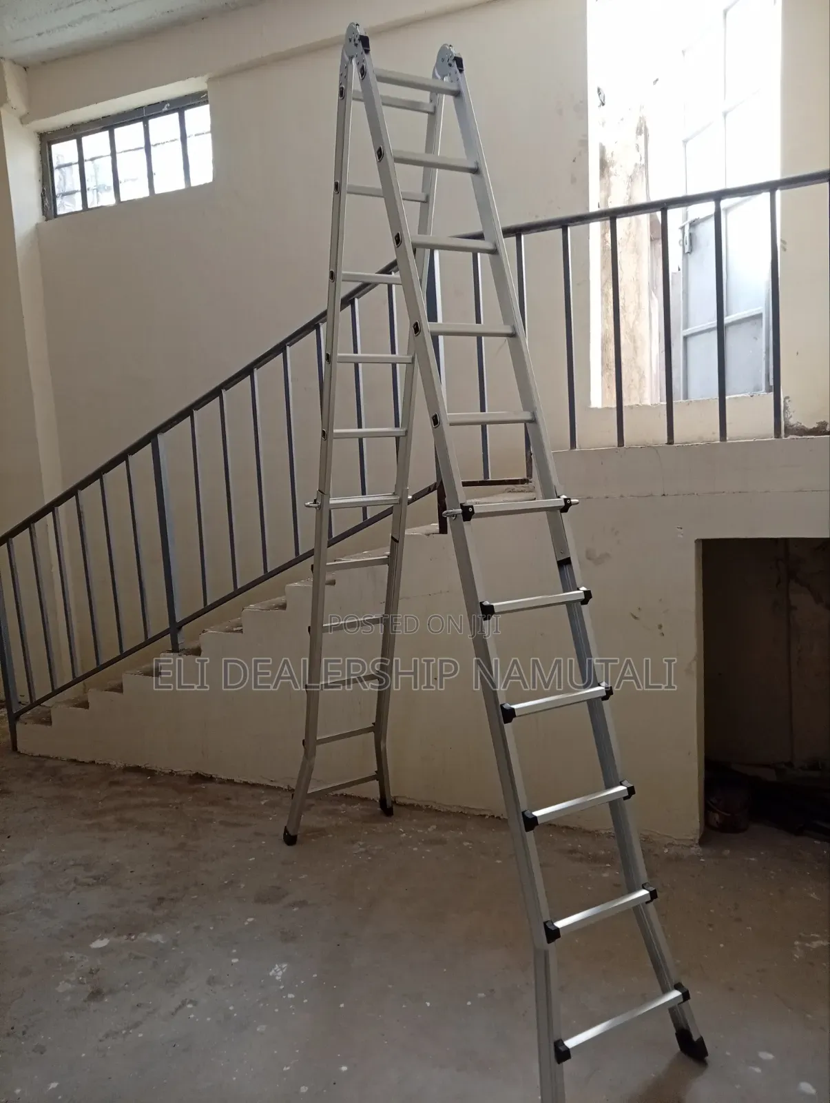 Extra Stable Multipurpose Ladder With Anti-Slip Rungs