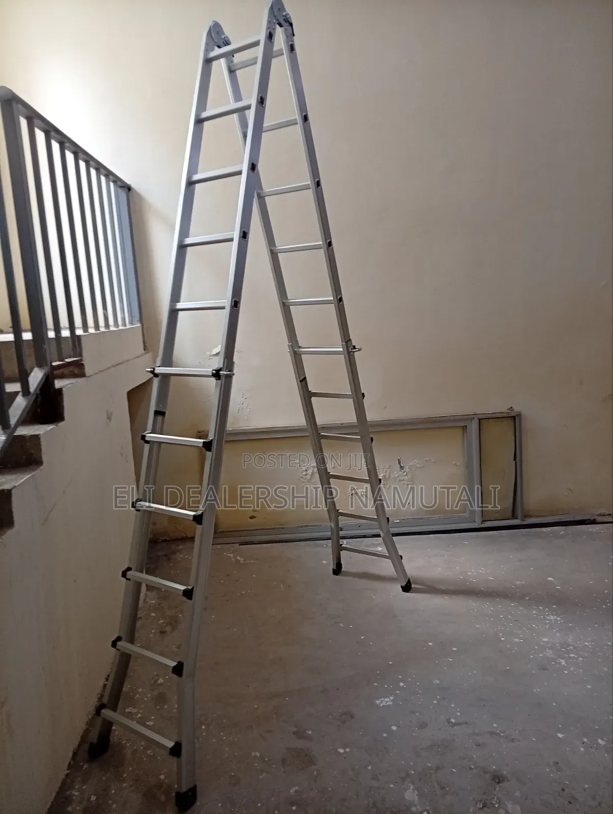 Extra Stable Multipurpose Ladder With Anti-Slip Rungs