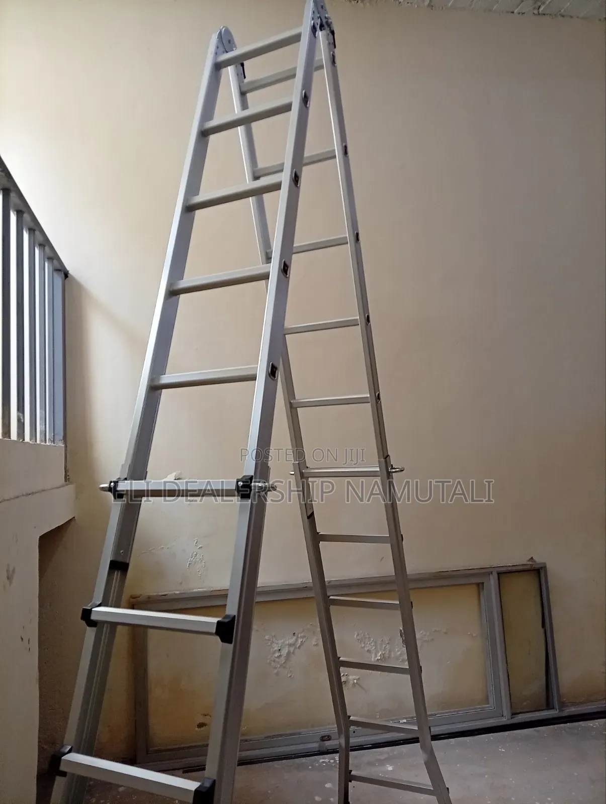 Extra Stable Multipurpose Ladder With Anti-Slip Rungs