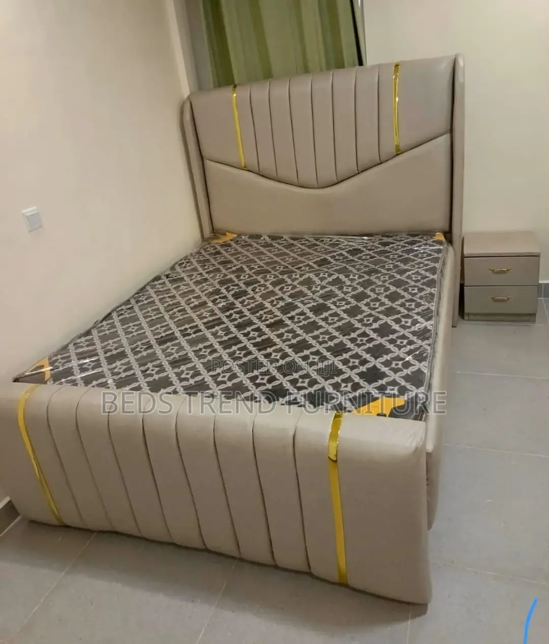 4 by 6 Chester Bed With Padded Headboard
