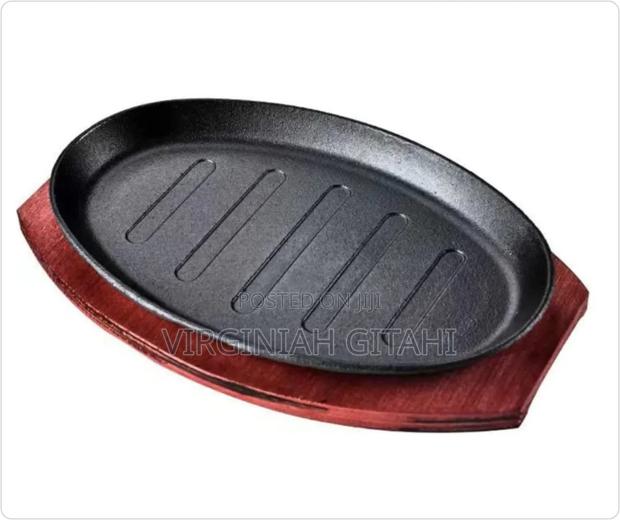 Cast Iron Sizzling Plate With Wooden Base