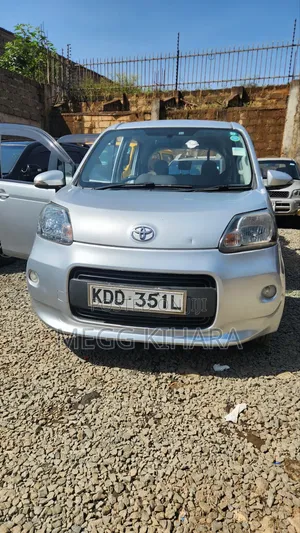 Toyota Porte 2014 Silver