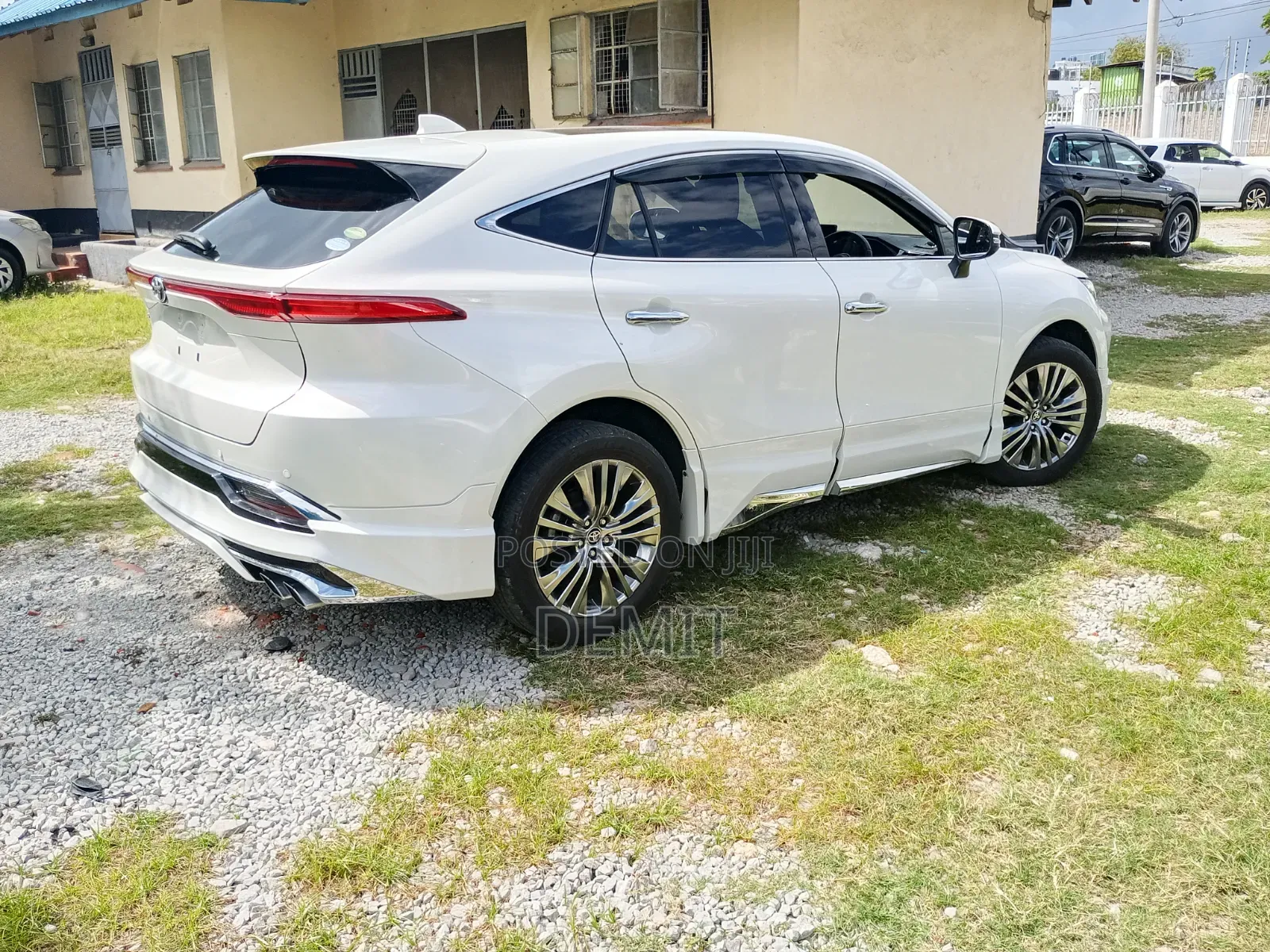 Toyota Harrier S 2020 Pearl