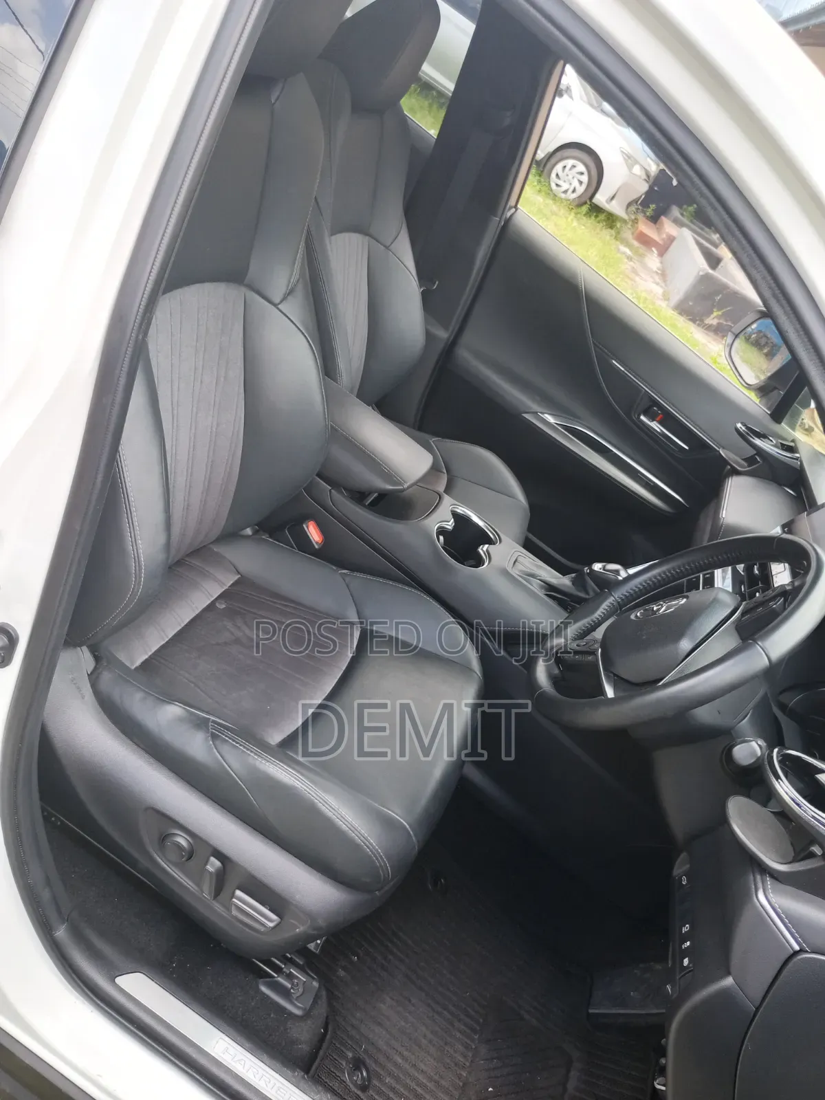 Toyota Harrier S 2020 Pearl