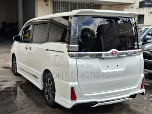 Toyota Voxy 2019 Pearl
