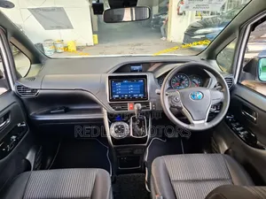 Toyota Voxy 2019 Pearl