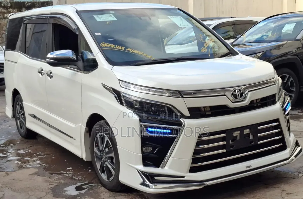 Toyota Voxy 2019 Pearl