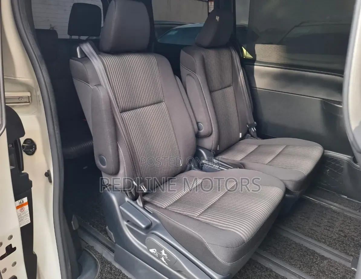 Toyota Voxy 2019 Pearl