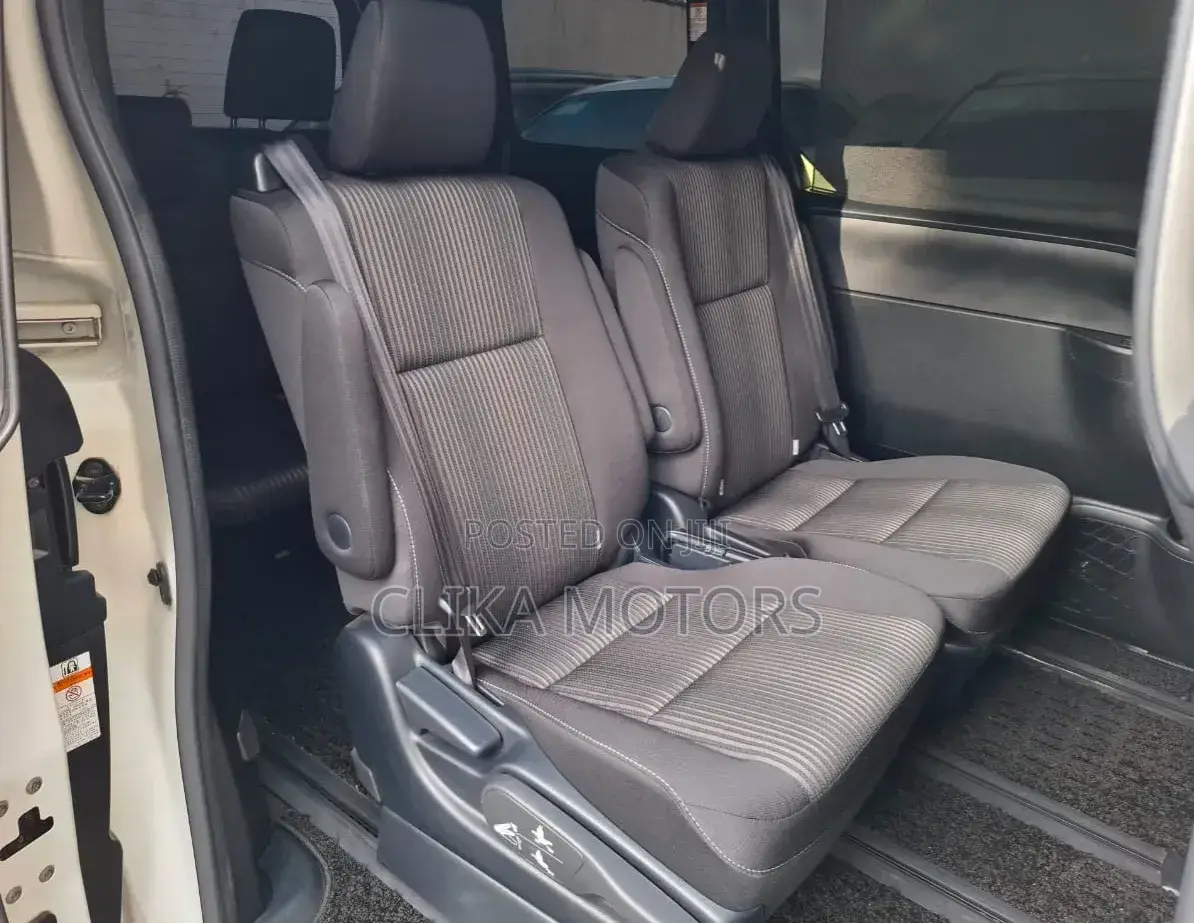 Toyota Voxy 2019 Pearl