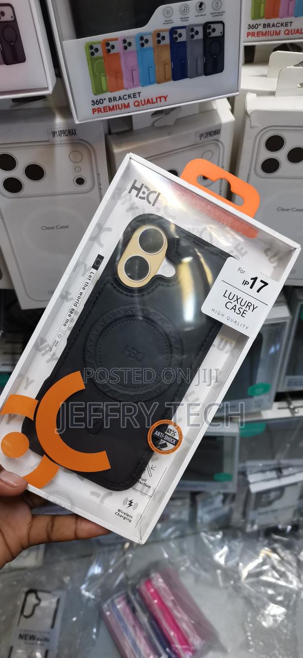iPhone 17 Gold-Accented Vertical Dual-Lens Camera Layout - thumbnail 2