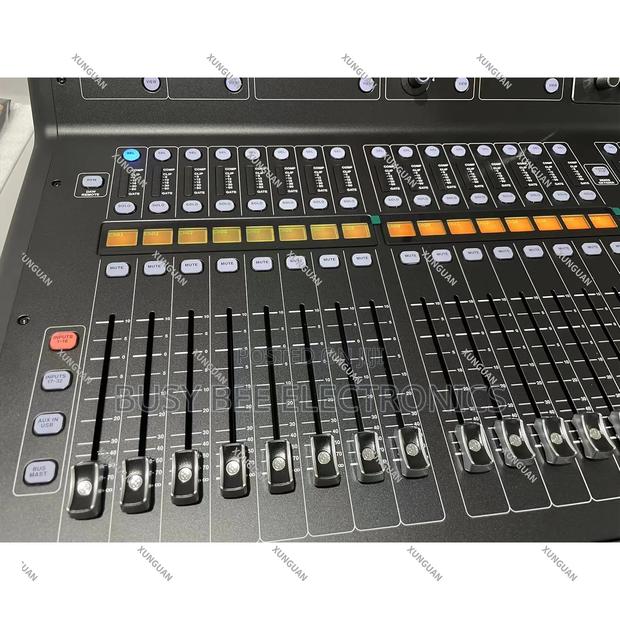 M32 Live Digital Console for Live and Studio 32 Preamplifiers Mixer - thumbnail 3
